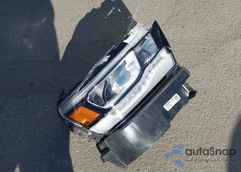 2019 Ram 1500 Laramie 4X2 5'7 Box z USA, uszkodzony, nr VIN 1C6RREJT4KN798549